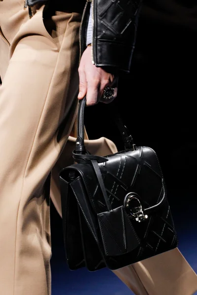 Look 48